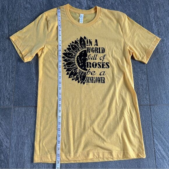 NWOT In a World Full of Roses Be A Sunflower Graphic Short Sleeve Crewneck Tee S - Picture 13 of 14